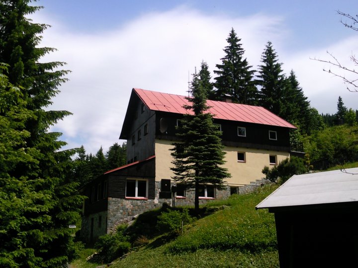 �ervenokosteleck� bouda